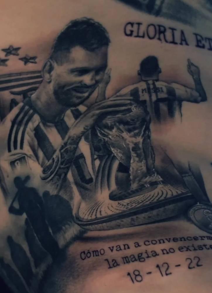 世界杯手机观看app下载-维尼修斯疑似挑衅奥塔门迪，后者掀开衣服展示世界杯冠军文身